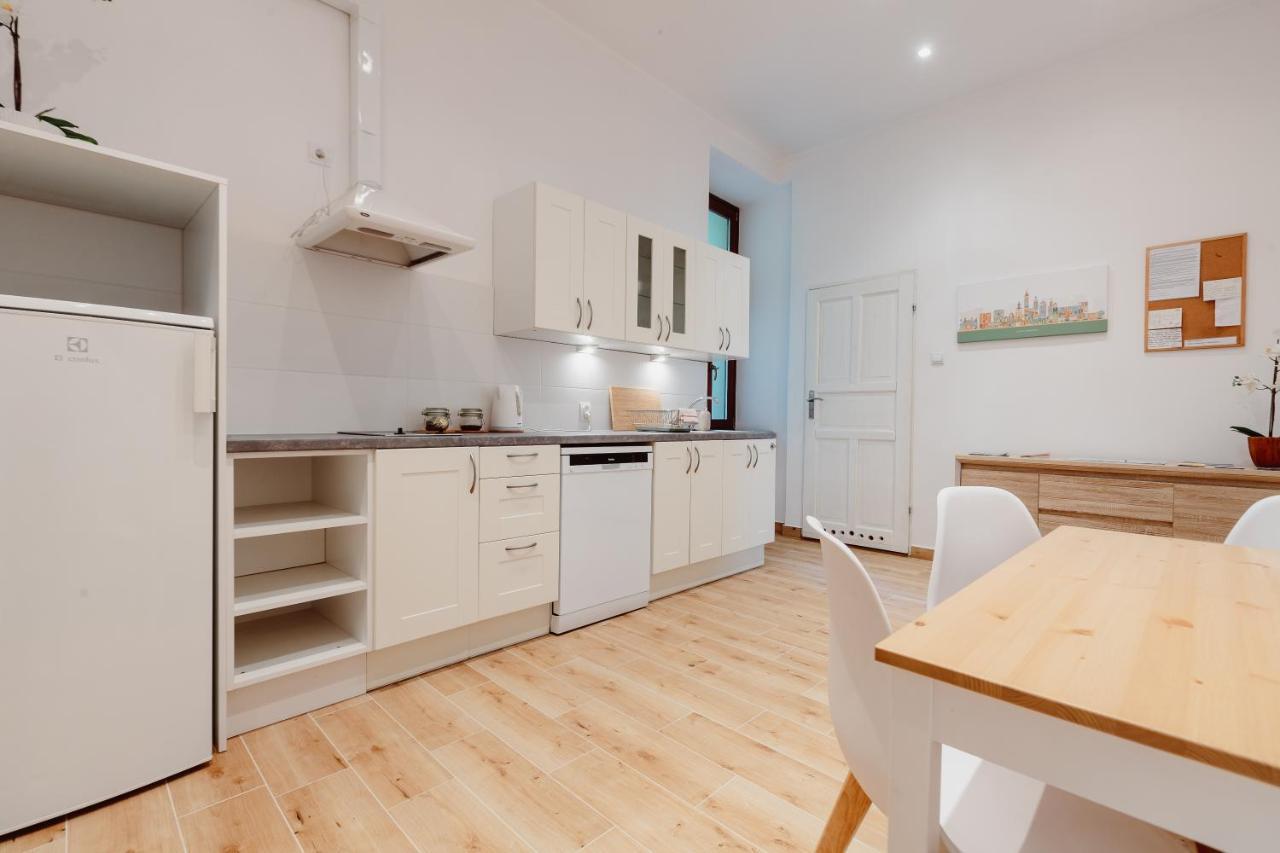 Atticus Apartments Красков Екстериор снимка