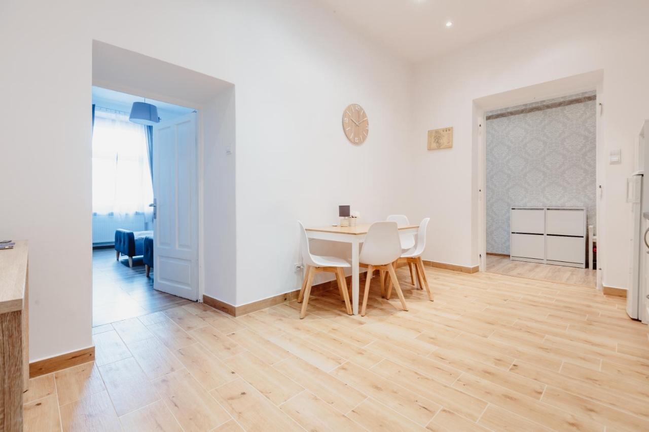 Atticus Apartments Красков Екстериор снимка