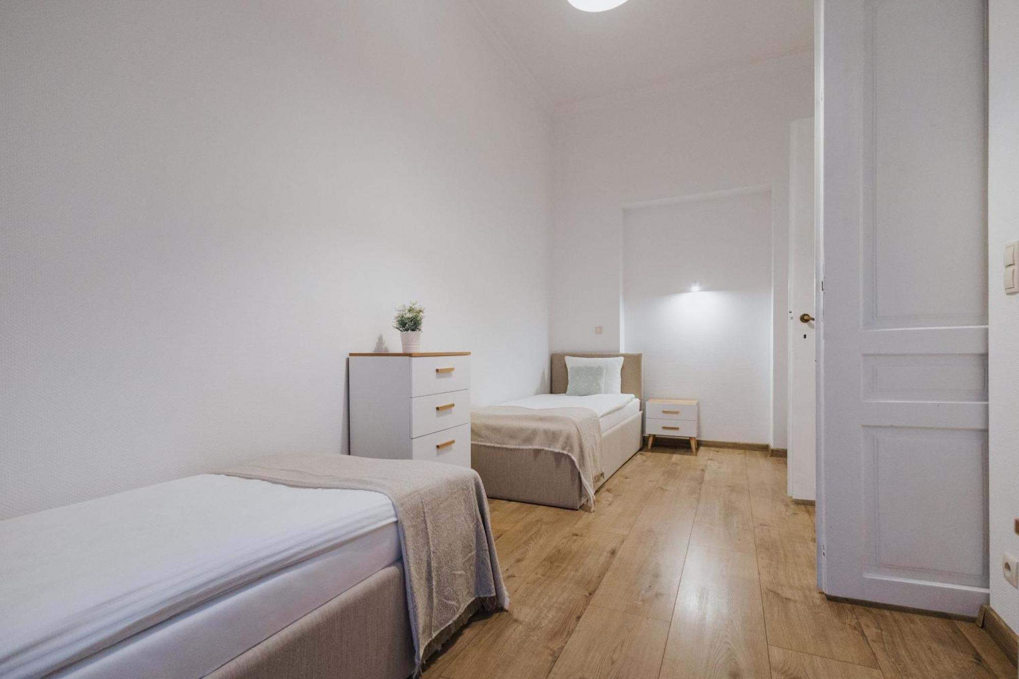 Atticus Apartments Красков Екстериор снимка