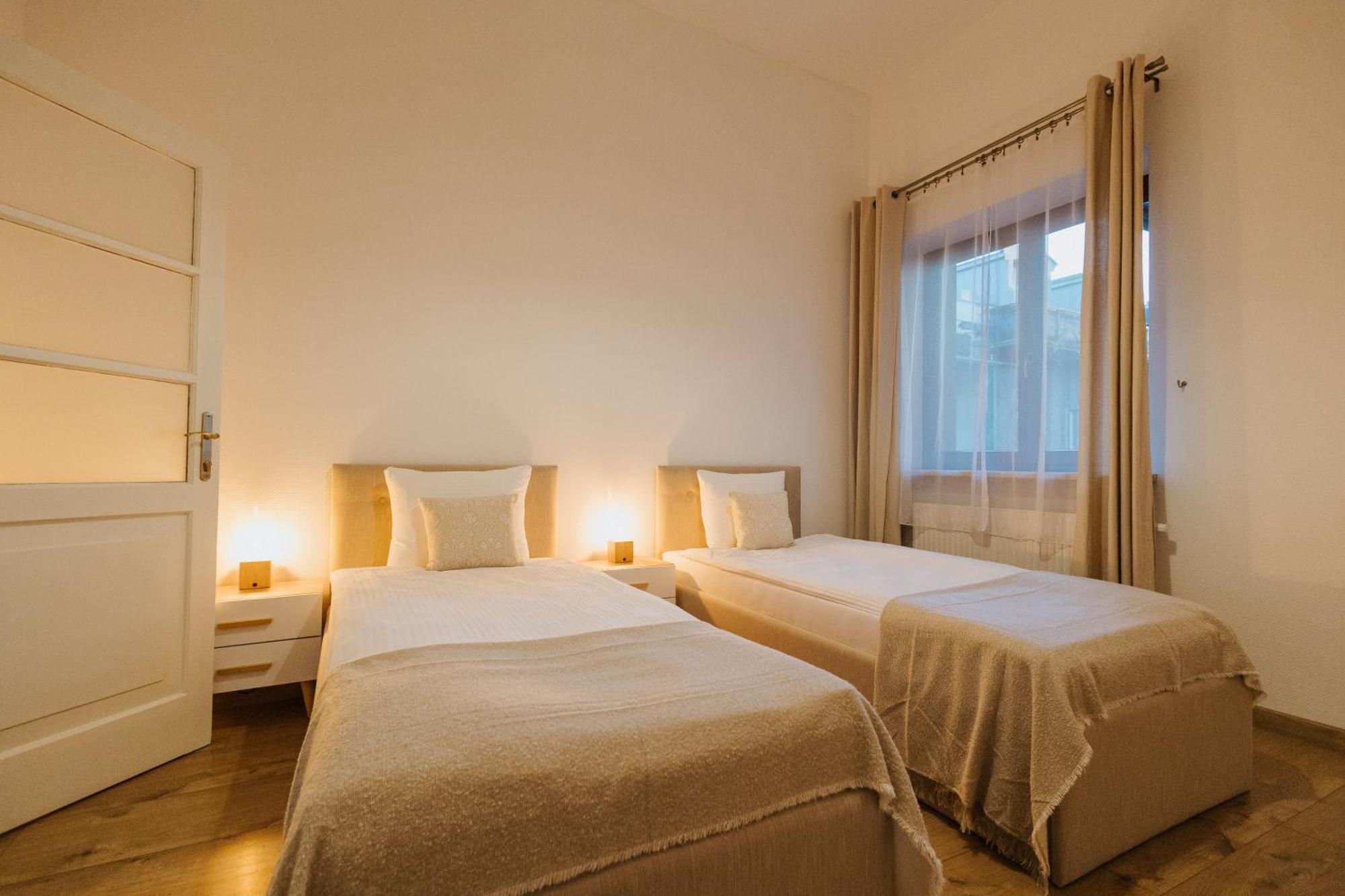 Atticus Apartments Красков Екстериор снимка