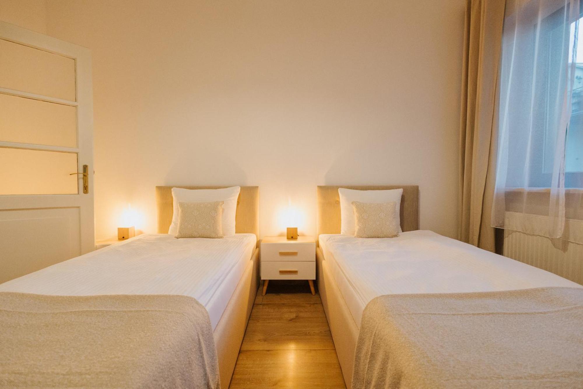 Atticus Apartments Красков Екстериор снимка