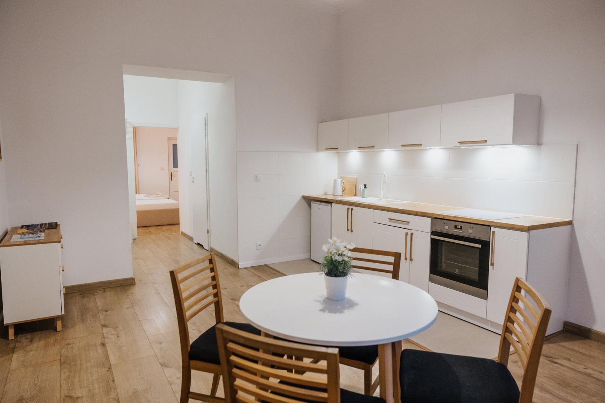 Atticus Apartments Красков Екстериор снимка