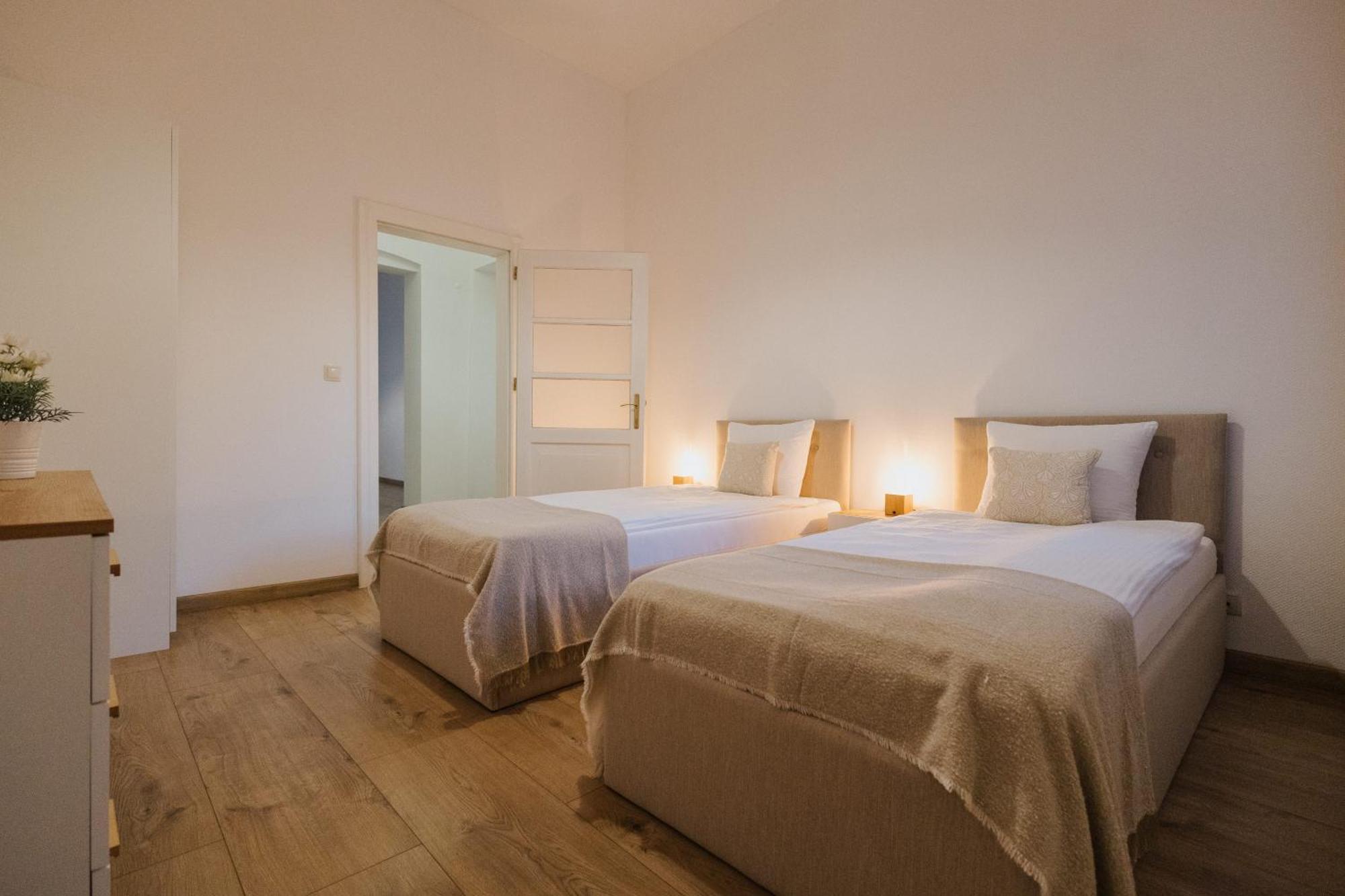 Atticus Apartments Красков Екстериор снимка
