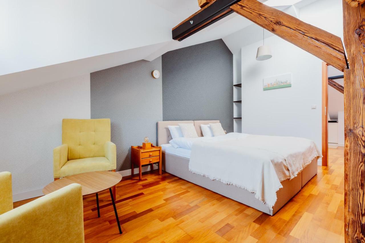 Atticus Apartments Красков Екстериор снимка