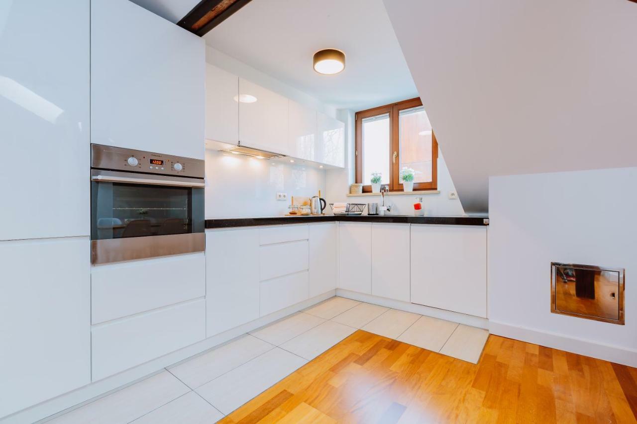 Atticus Apartments Красков Екстериор снимка