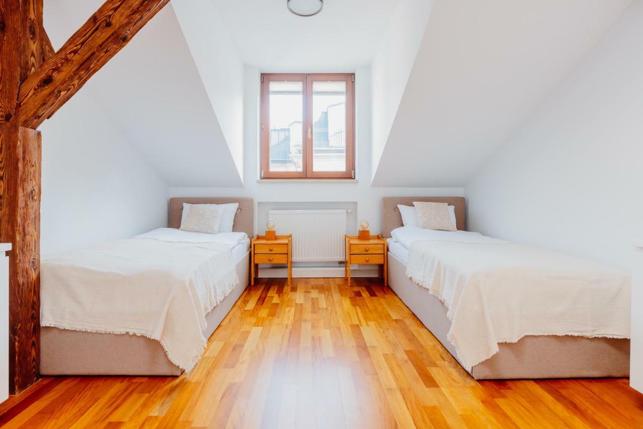 Atticus Apartments Красков Екстериор снимка