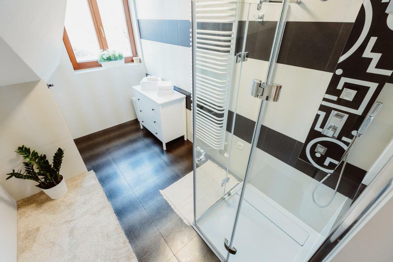 Atticus Apartments Красков Екстериор снимка