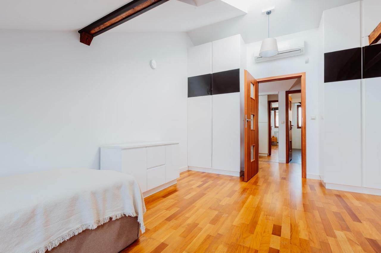 Atticus Apartments Красков Екстериор снимка